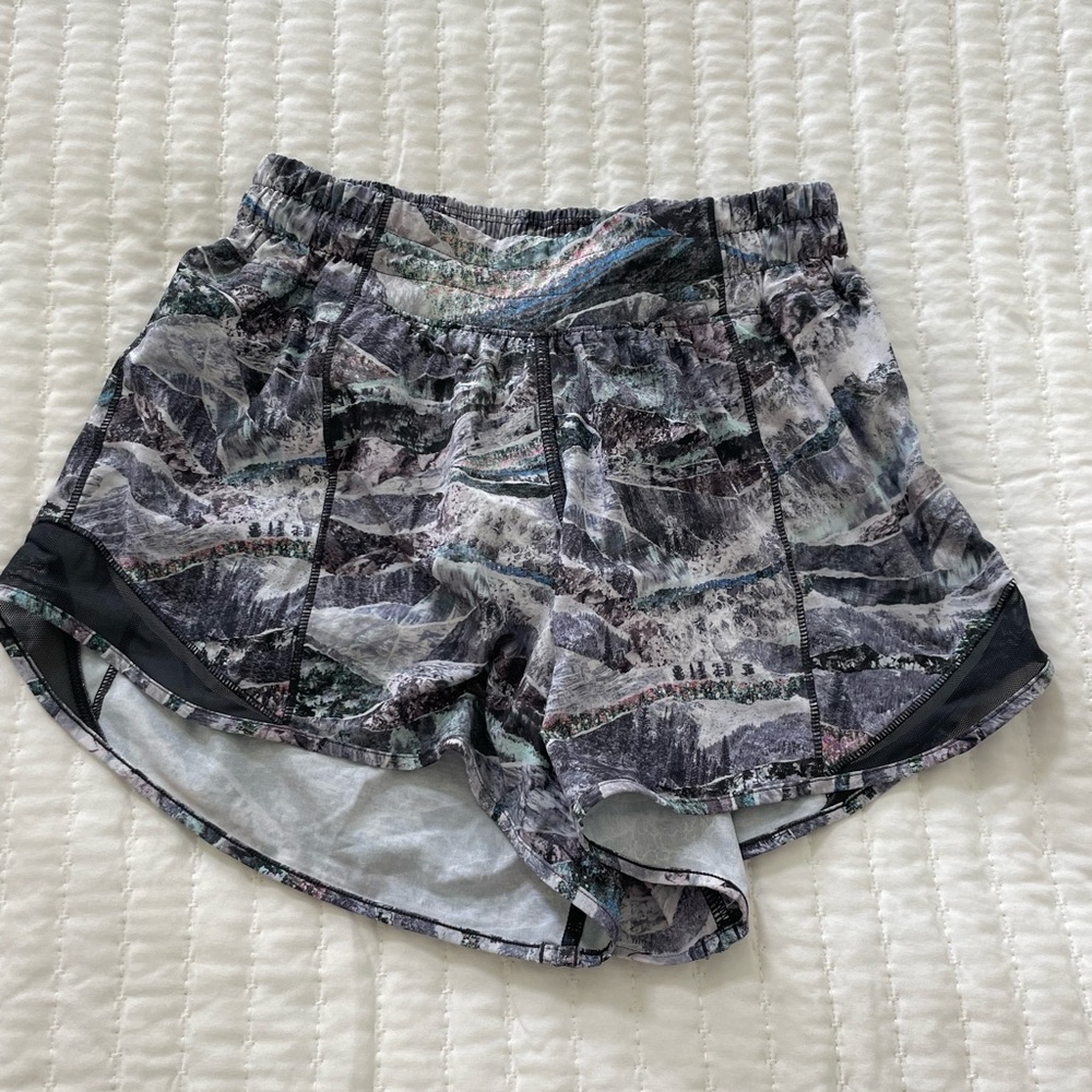 Lululemon hotty hot shorts size 4 4 inch inseam